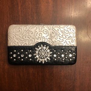 Cream & Black snap clutch